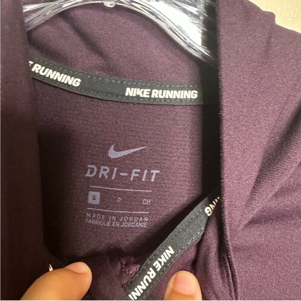 NIKE women’s running pullover - Picture 10 of 11